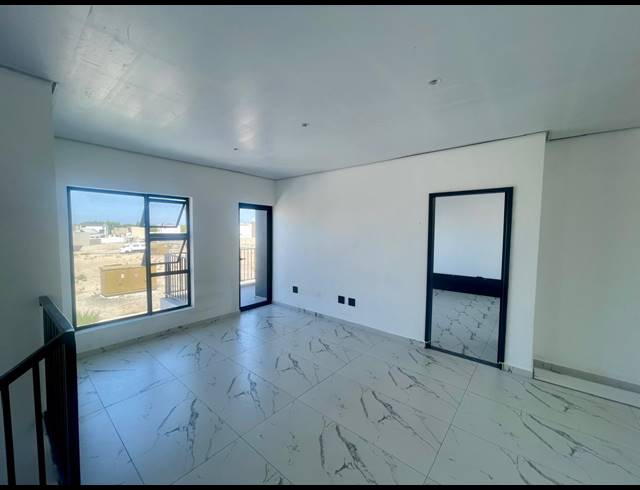 4 BEDROOM FREESTANDING FOR SALE IN SANDOWN